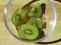Kiwi `Solo` selbstfruchtend, 80-100 cm, Actinidia `Solo`, Containerware